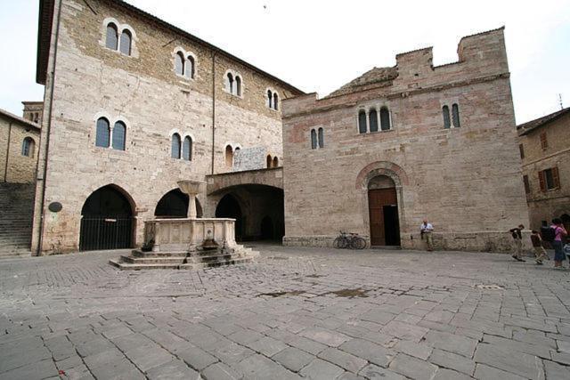 Agriturismo La Fonte Беваня Екстериор снимка